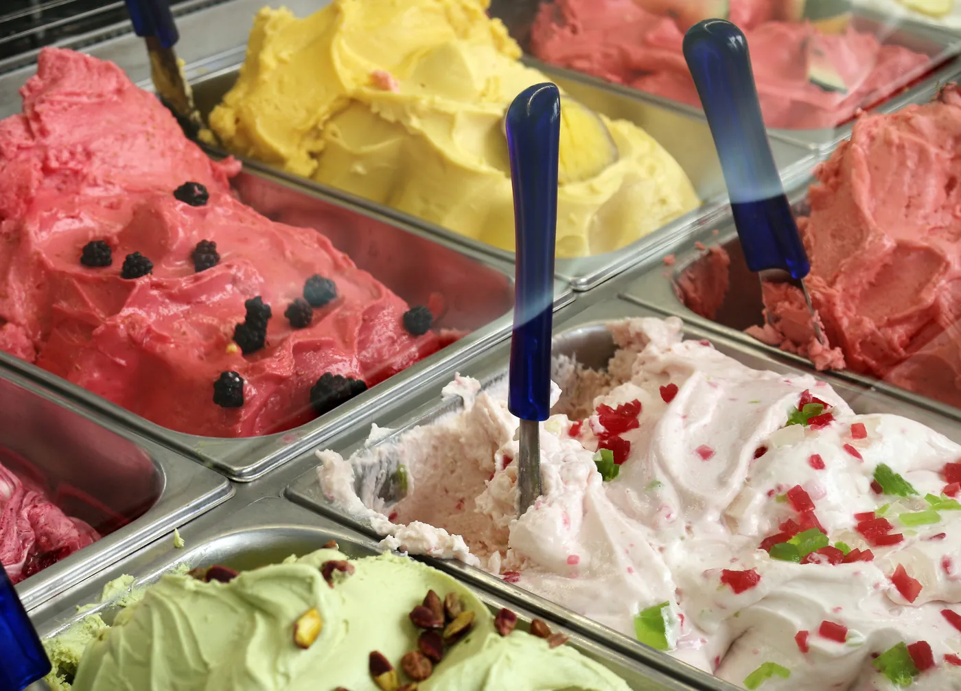 Bacs de glaces artisanales de plusieurs parfums